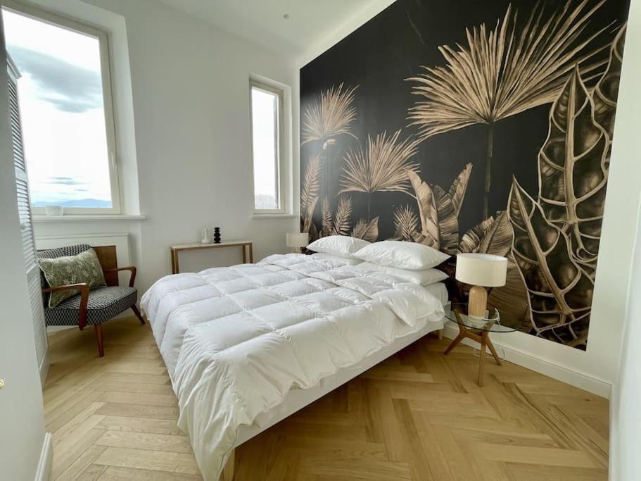 Ultra Stylish Modern Attic Apartment Рим Екстериор снимка