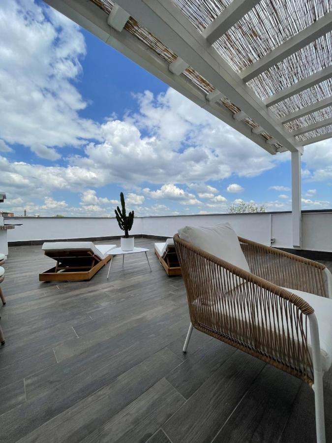 Ultra Stylish Modern Attic Apartment Рим Екстериор снимка